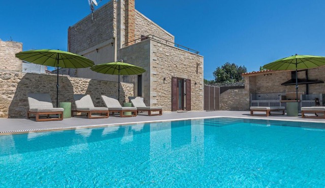Villa Dim - With Private Pool in Margarítai