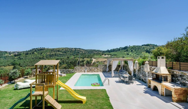 Villa Elides, a Family Retreat with Pool & Enclosed Garden in Phylaki
