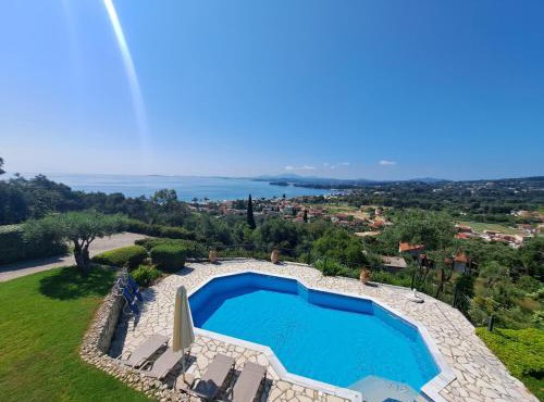Villa Galini with Private Pool & Incredible Views, Ipsos in Pyrgi