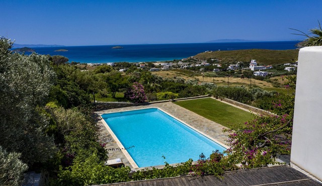Villa in an olive grove, private swimming pool,amazing sea views,privacy!