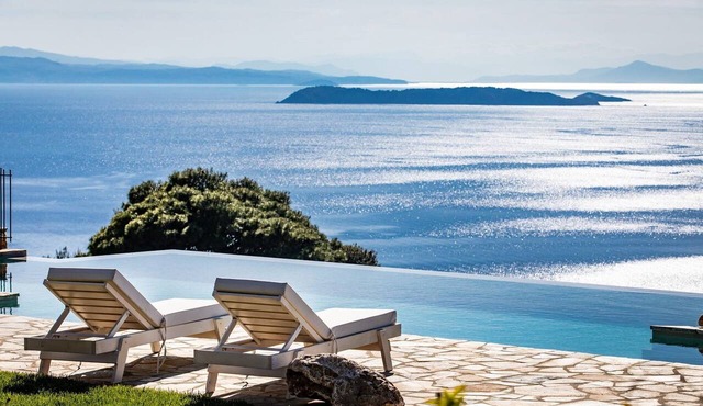 Villa Isyren, Divine Sea Views, Private Infinity Pool, Spacious Furnished. in Skopelos
