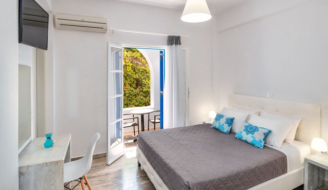 Villa Kavallaris & Apartments in Santorini
