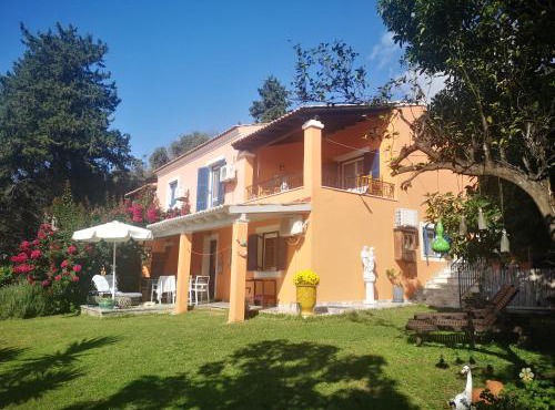 Villa Leena in Paramonas