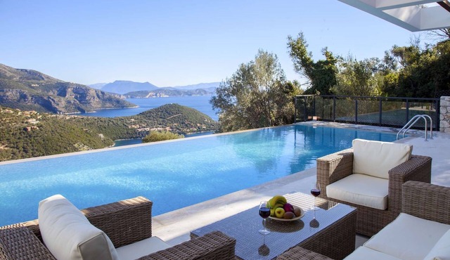 Villa Luxe - Infinity Pool With Breathtaking Views of The Ionian Sea in Lefkada