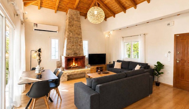 Villa Mare Lechaio - A Beachside Hideaway in Lechaio