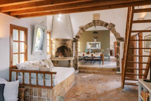 Villa Margarita - Ampia villa situated in Lardos in Lartos