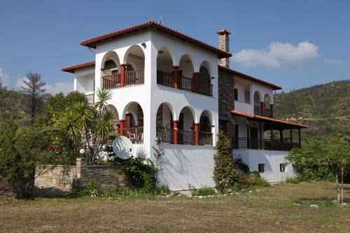 Villa Maria by RentalsPro Services - Ouranoupoli Halkidiki in Ouranoupoli