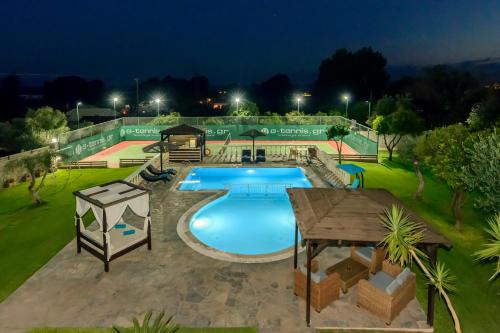 Villa Maxim with Private Pool & Tennis Court in Halikounas