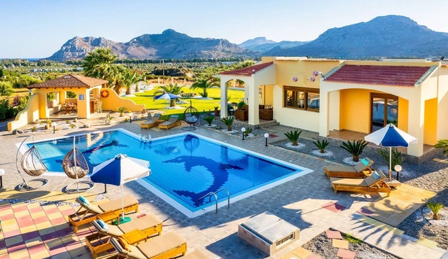 Villa Mikis - Six Bedroom Villa, Sleeps 13