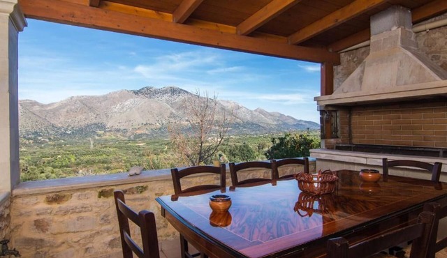 Villa Morfeas - Traditional Cretan Escape with BBQ in Rethymno