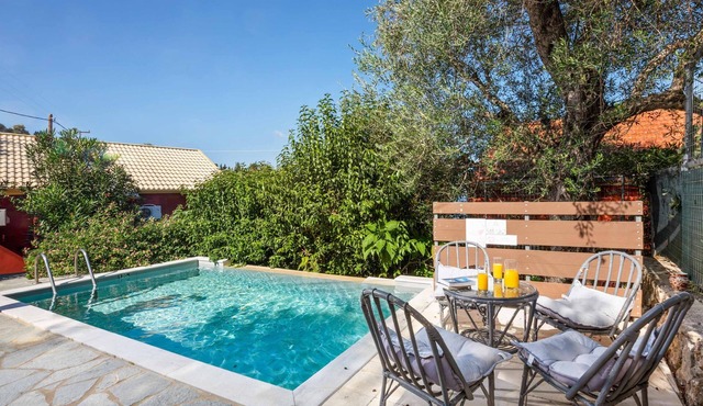Villa Pelagia Mare - Two Bedroom Villa, Sleeps 4 in Chlomos