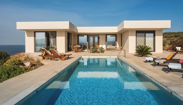 Villa Peninsula, Luxury accommodation with breathtaking Sea and Mountain views in Plaka