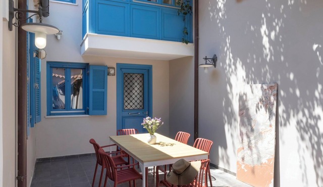Villa Plaka 3BR 9ppl Private Yard, 200m from Acropolis Metro&Museum in Athina