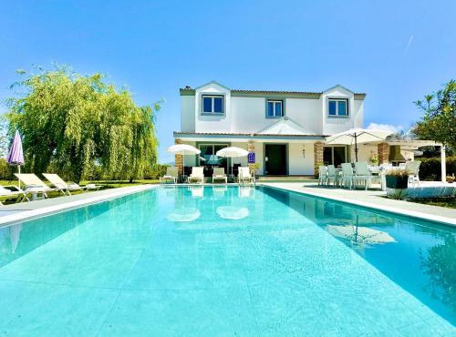 Villa Rubina Sidari with private pool by DadoVillas in Velonádes