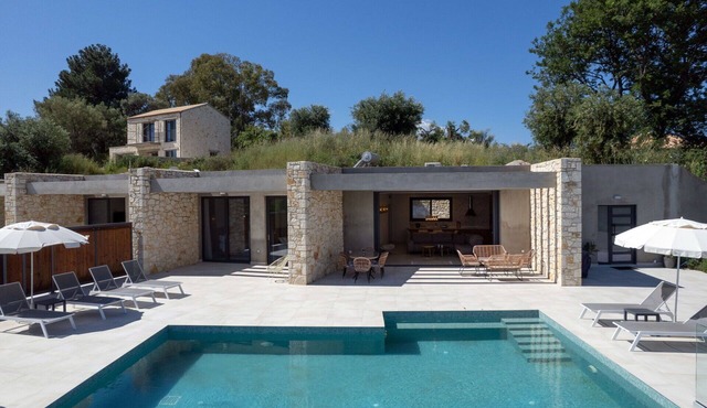 Villa Serapias - Modern villa with private pool, close to the seaside in Corfù, Greece in Pithos