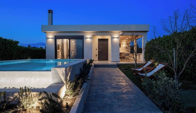 Villa Solace, A Serene Retreat With Private Pool in Vanato