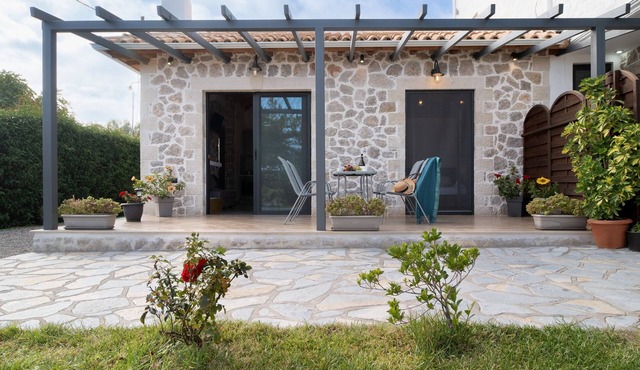 'Villa with garden view 1' with Shared Garden & Wi-Fi in Lefkada