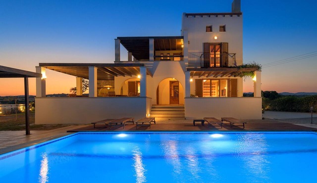 Villa With Private Pool, Garden, Breathtaking Sea View And Beach.