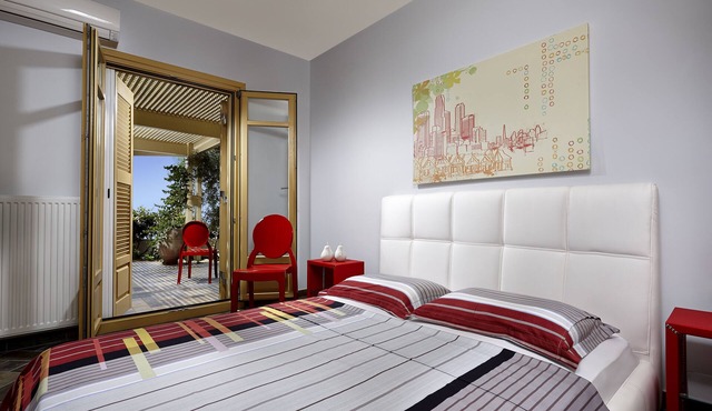 Villa Yellow. Inviting you to discover it with every moment Villa Paradise Hotel