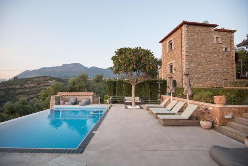 Villavia Residence - Sorocco & Ostria Retreats with Pool access in Megáli Mandínia