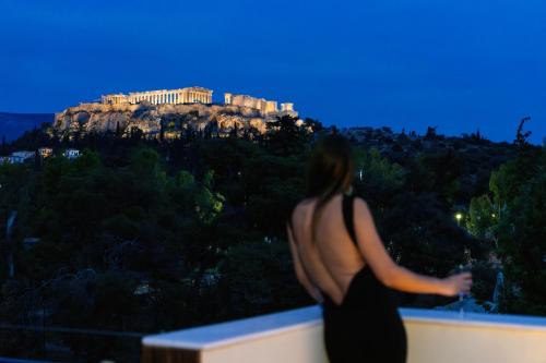 Visum Acropol ,3BR - Private Terrace-Jacuzzi - Amazing View in Athens