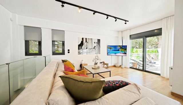 Voula Private Pool, Beach, Home cinema Apartment in Athens
