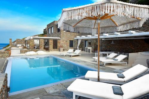 Waterfront villa with a swimming pool, sea view and direct access to the sea in Melissaki