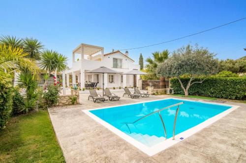 White Collection Villas & Suites - Pnoe Villa in Pandokrátor