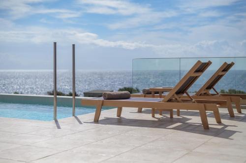 Windless SeaView Villa, with Pool & Hot Tub, By ThinkVilla in Achlia