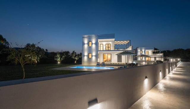 Zenith White Elegant Villas 2: Space and Luxury for Your Vacation in Zakynthos