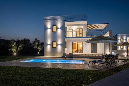 Zenith White Elegant Villa 2 in Kalpaki