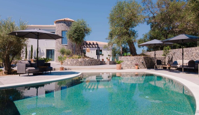 Zervos - Three Bedroom Villa, Sleeps 6 in Corfu