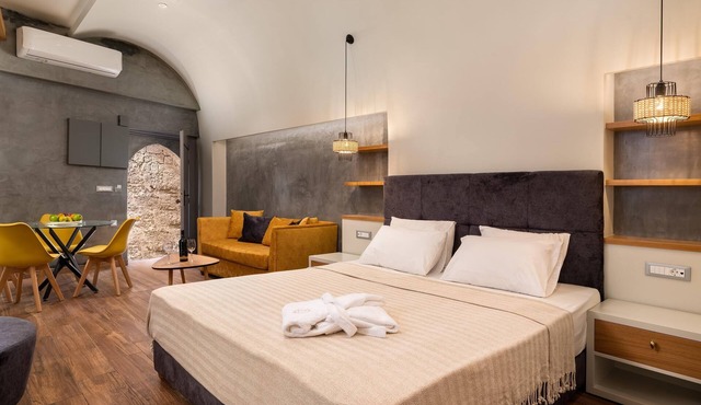 Zoe Suites/Pythagoras in Old town