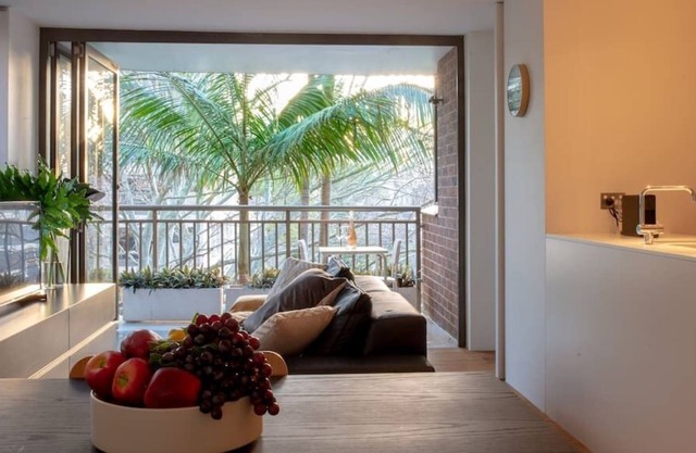 2 Bedroom Apt in Potts Point with Parking