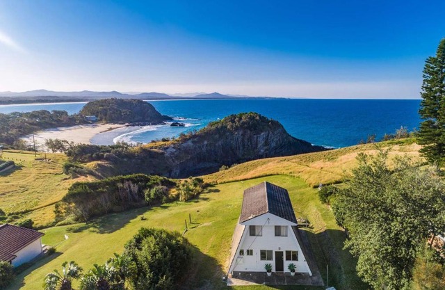 A Frame - 3 bedroom beachfront home