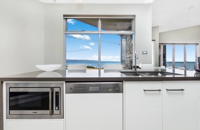 Amaze-in-Aldinga, 4 Bdrm, Slps 8, Esplanade, Wifi