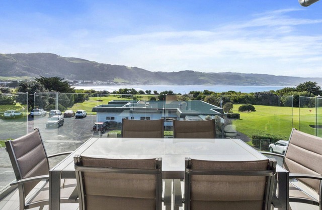 Apollo Blue 11 - Modern, Ocean Views, Central Location.