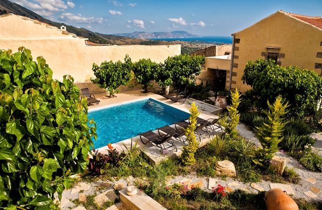 Arcus Suites in Aryiroupolis