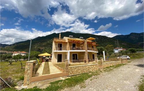 Beach Front Apartment In Nafpaktos With Wifi in Nafpaktos