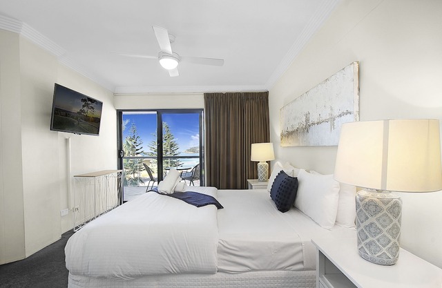 BEACHSIDE BEAUTY IN MANLY- APT 13