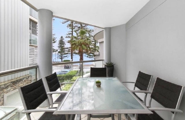 BEACHSIDE BEAUTY IN MANLY - APT 5