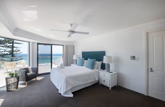 BEACHSIDE BEAUTY IN MANLY- PENTHOUSE APT 18