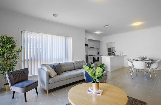 Big Family fun@ 4 bedrooms house in point cook