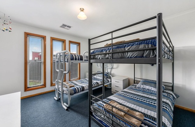 BLUE FIN part of BLUE FIN HOLIDAY HOMES - Free Wi-Fi & Pet friendly
