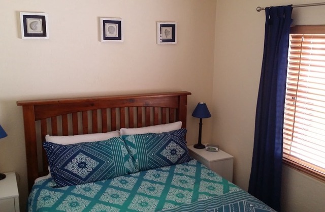 Blue Line Unit 4 Great location! Close to all amenities!