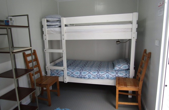 BLUE LINE UNIT 5 Great location! close to all amenities!