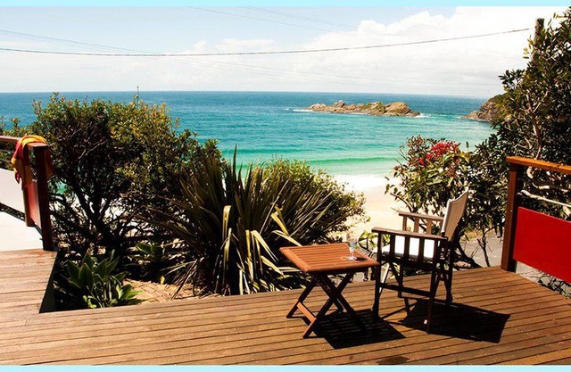 BOAT BEACH SURF SHACK - BYO LINEN - PET FRIENDLY