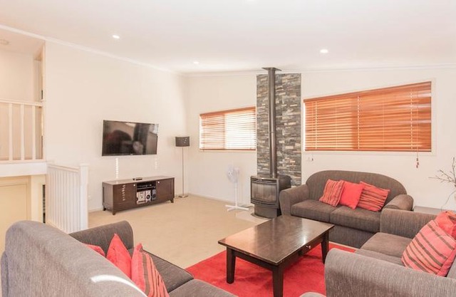 Boronia 5/30 Nettin Circuit