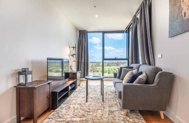 Box Hill 1 Bedroom Apartment with Ultimate View