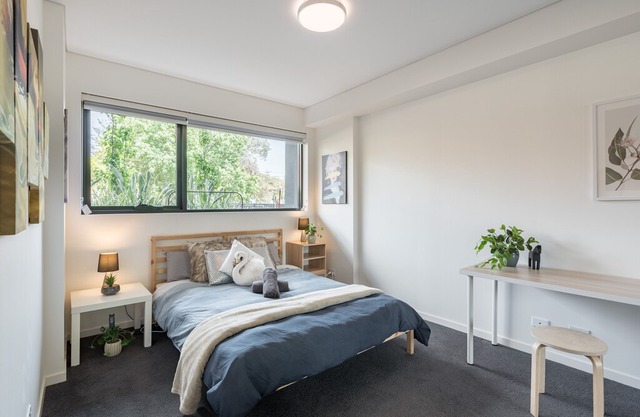 BRAND NEW! 1BR + Study Apt in Homebush Sleeps 5